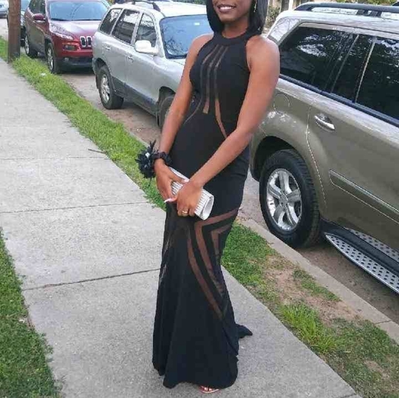 Black formal dress - Picture 3 of 4